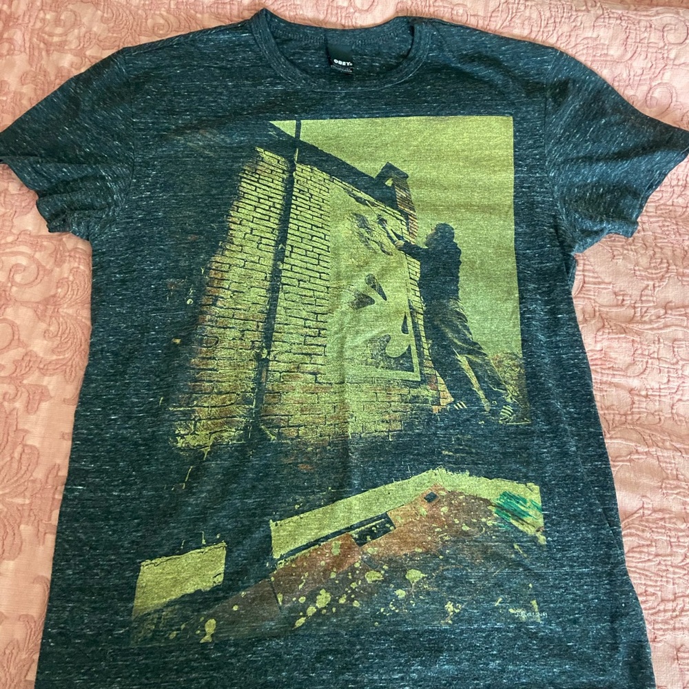 OBEY men’s graphic t-shirt